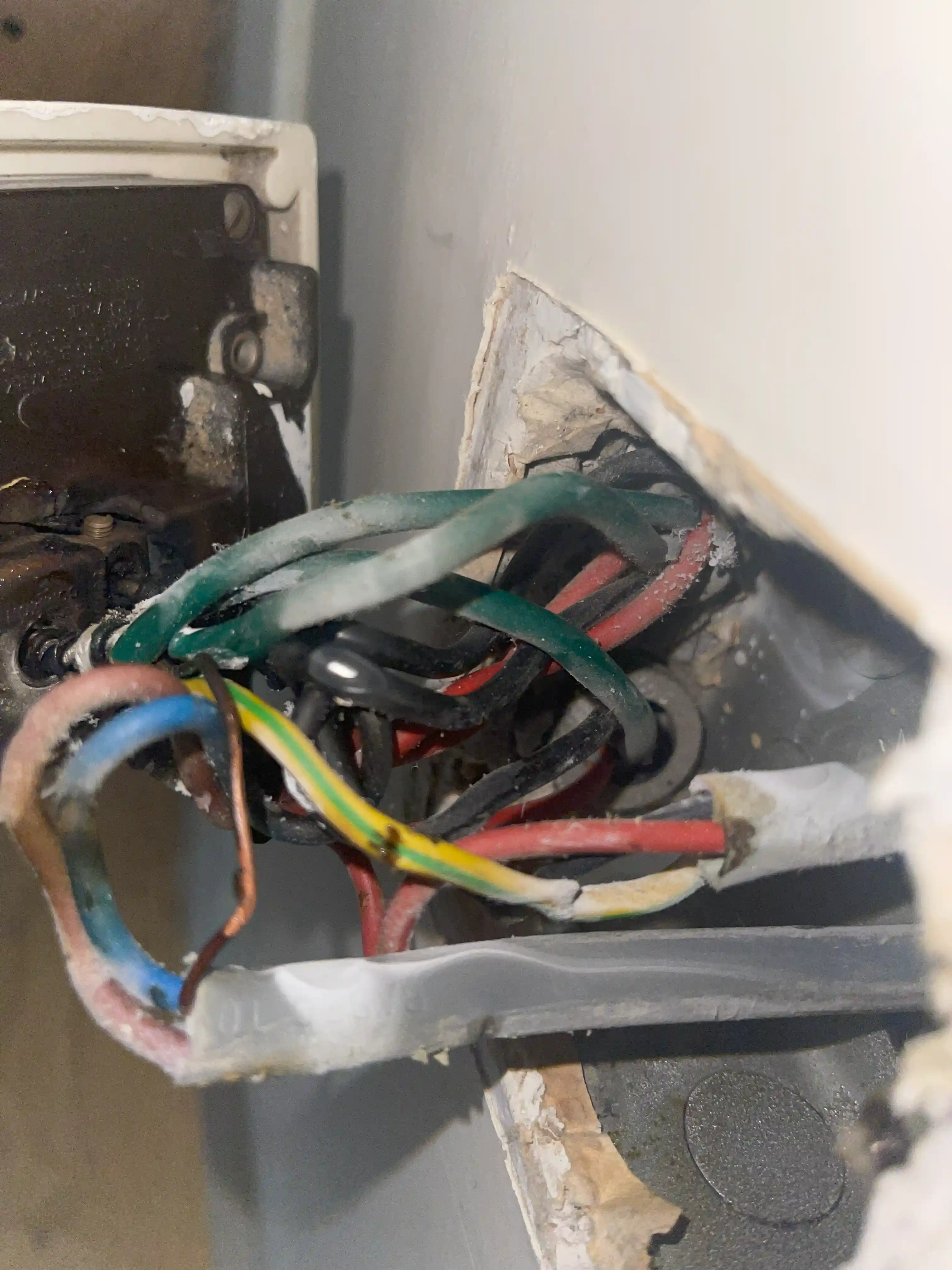 24 Hours Emergency Electrician near Soho